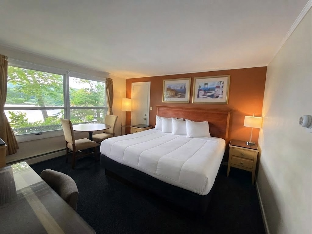 King Bed with River View